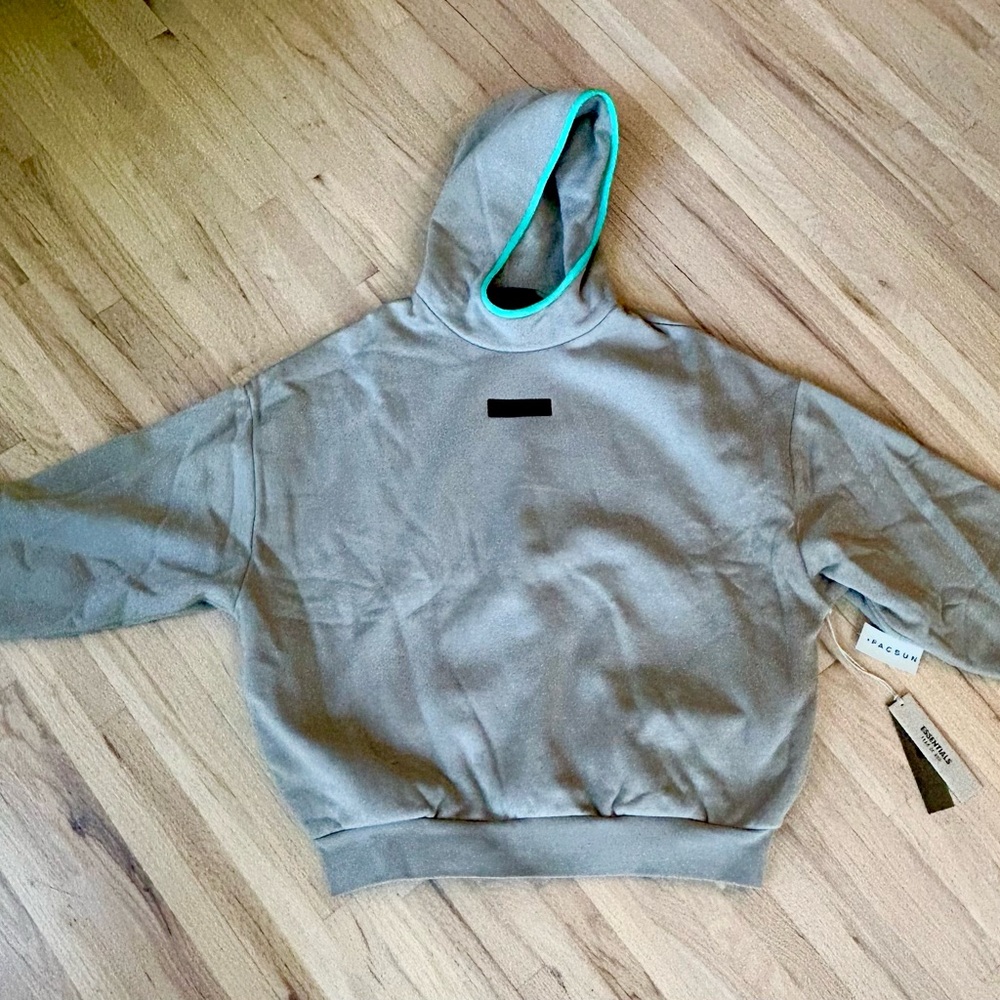 Essentials fear of god men’s medium hoodie NWT